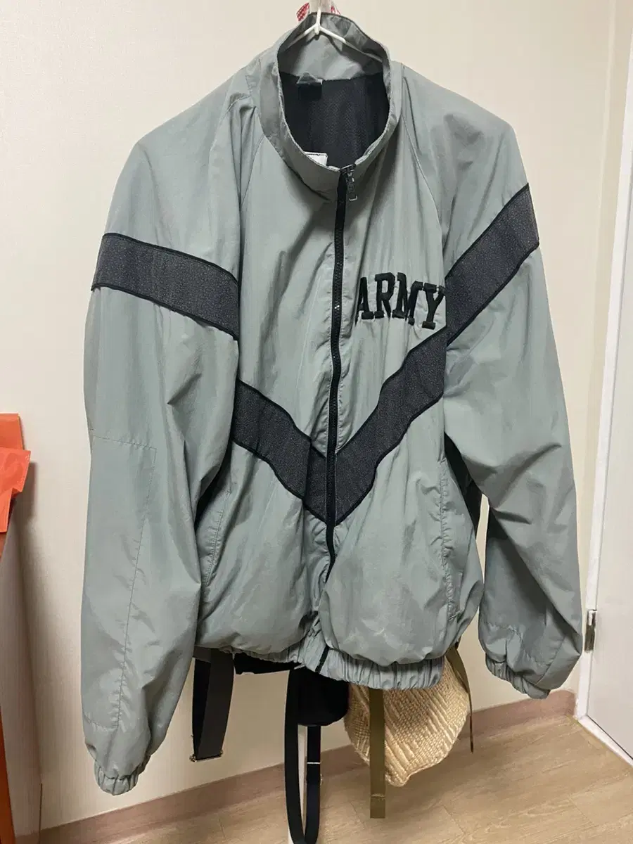 US Army IPFU US Army PT Jacket Size S/R for sale