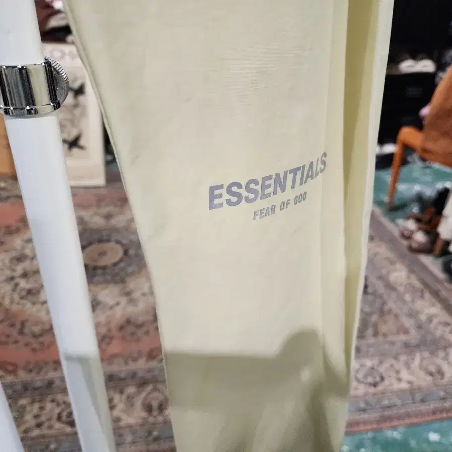 essential 트랙팬츠