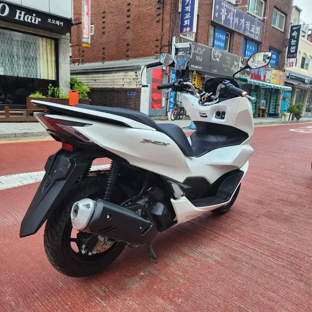 G- 9천m대 깔끔화이트 21년식 pcx125 ABS모델