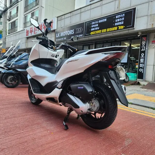 G- 9천m대 깔끔화이트 21년식 pcx125 ABS모델