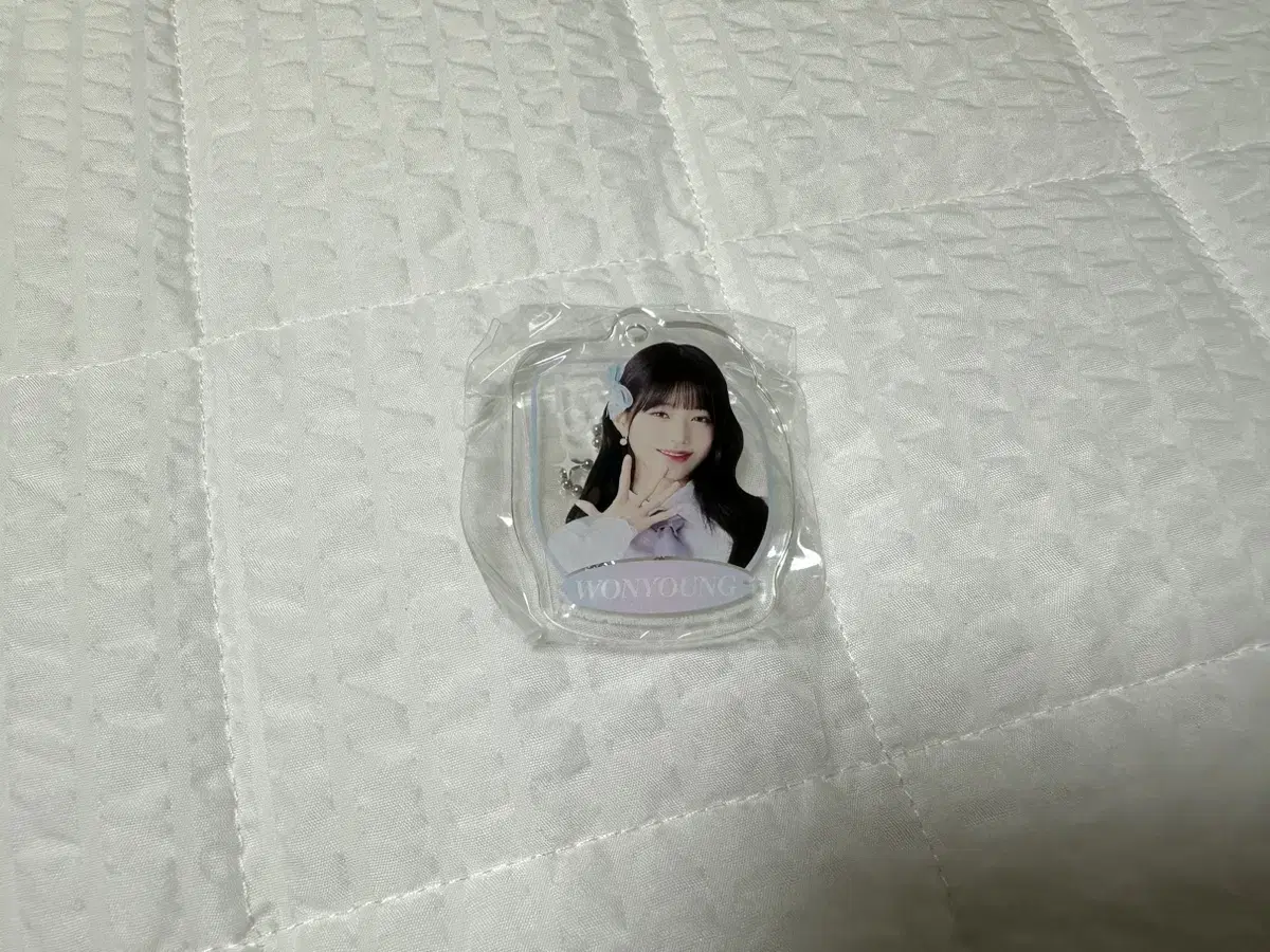 Japan jang wonyoung acrylic keyring Bandai Gacha Unsealed