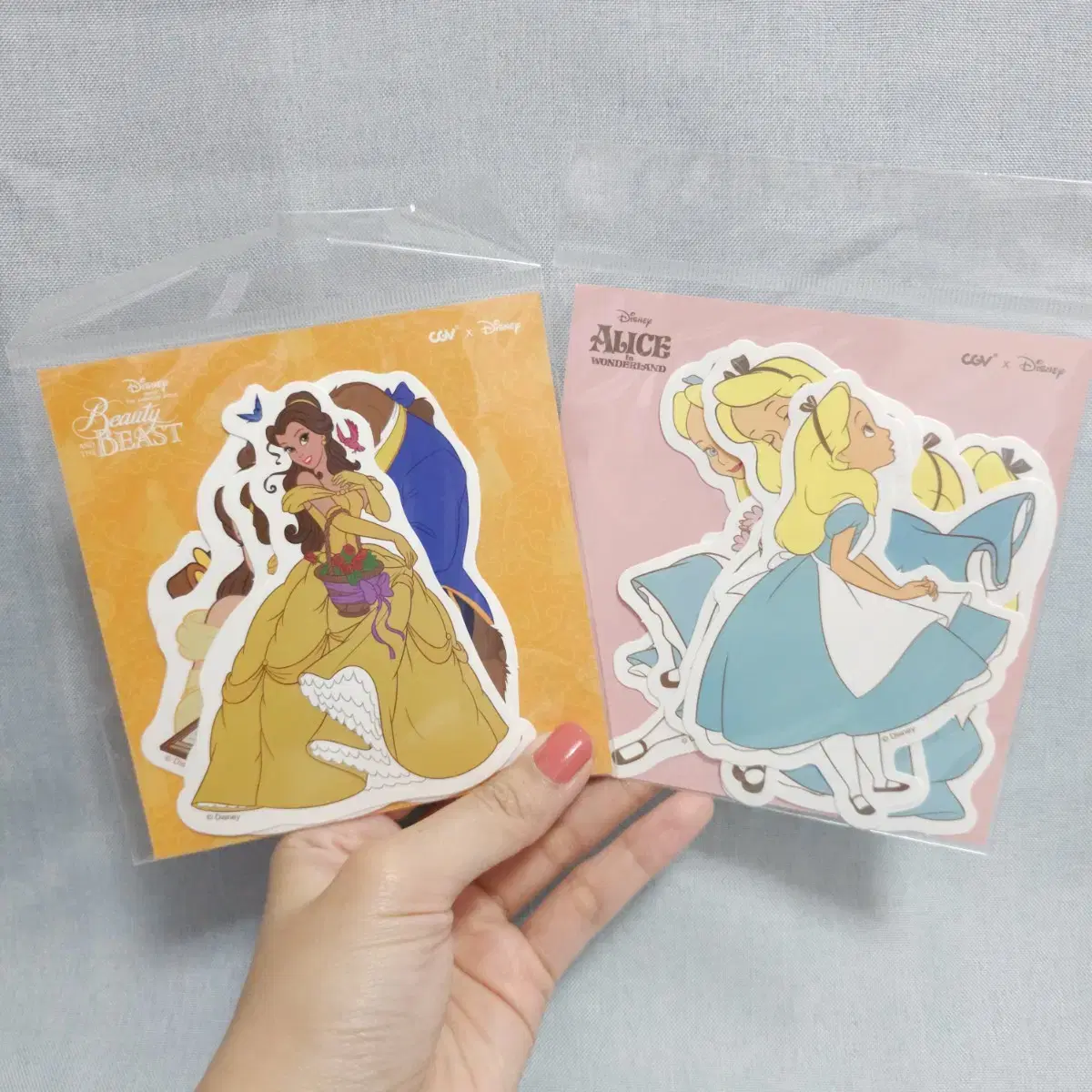 Alice Removable Travel King Sticker