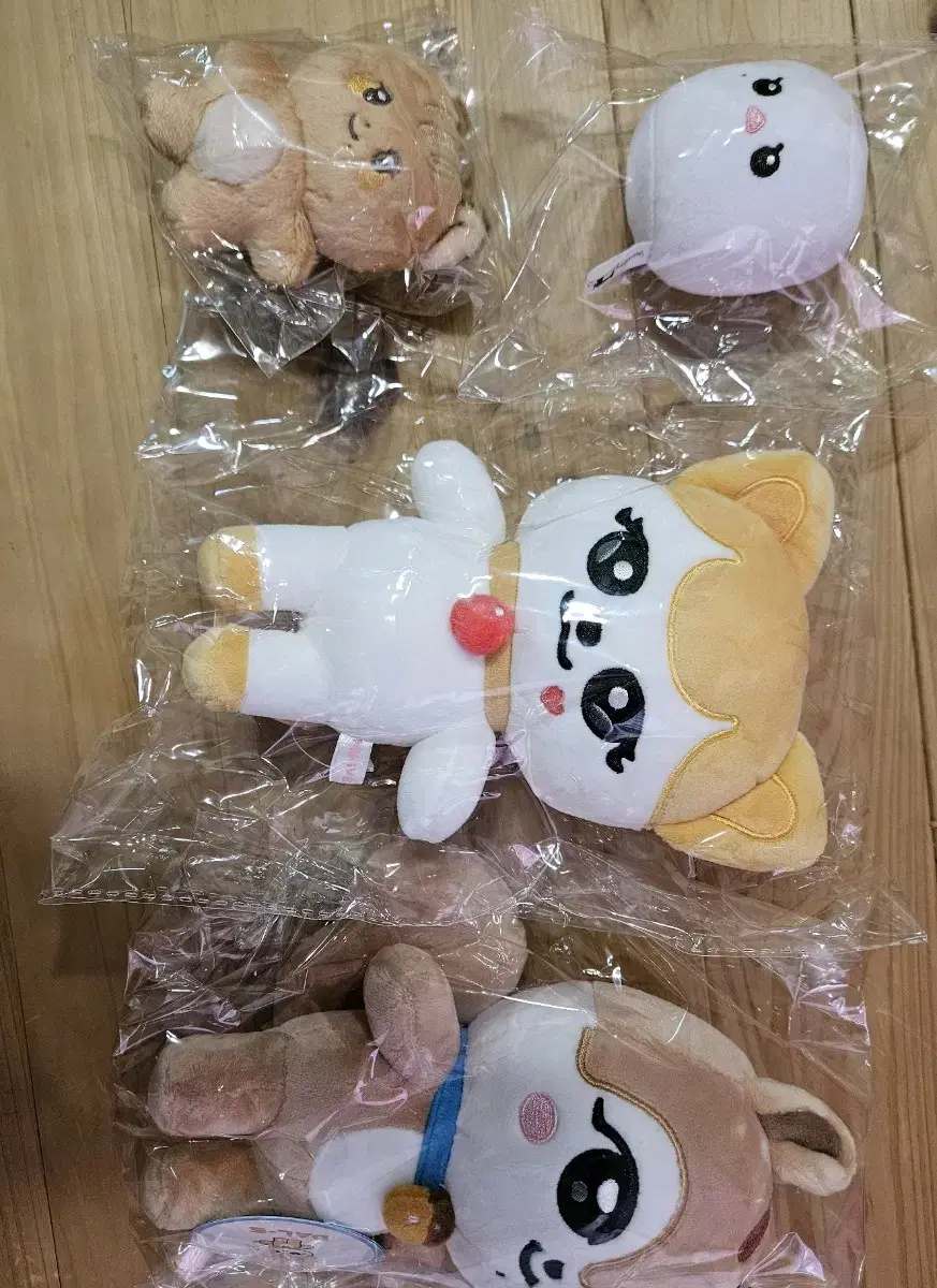 Ive Pollam sells minive gaeul doll 