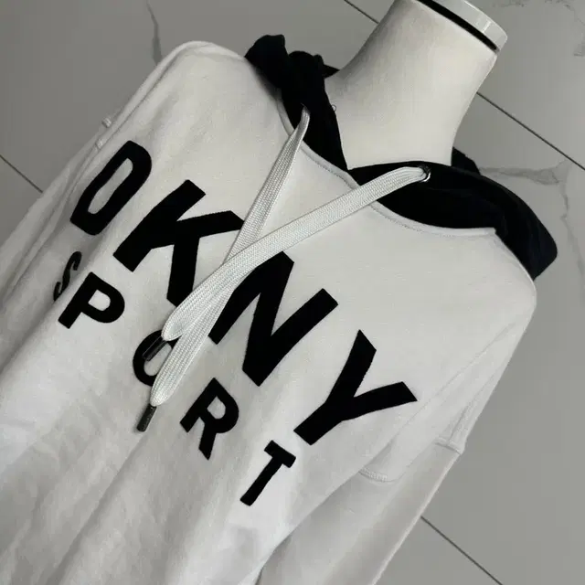 DKNY 후드티