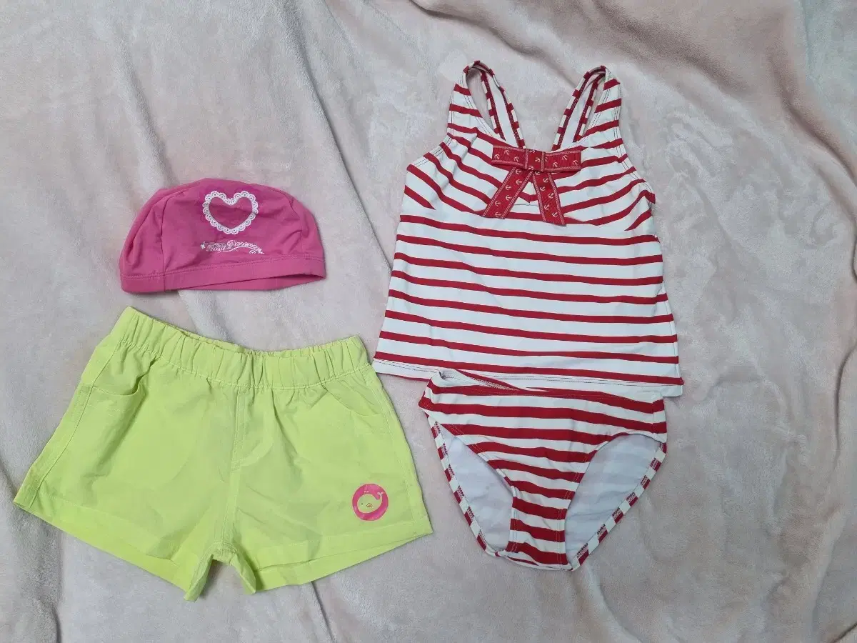 (New, unworn) 15,000 won for all swimsuits