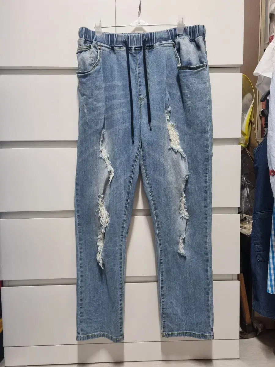 Light blue ripped jeans with waistband size 32