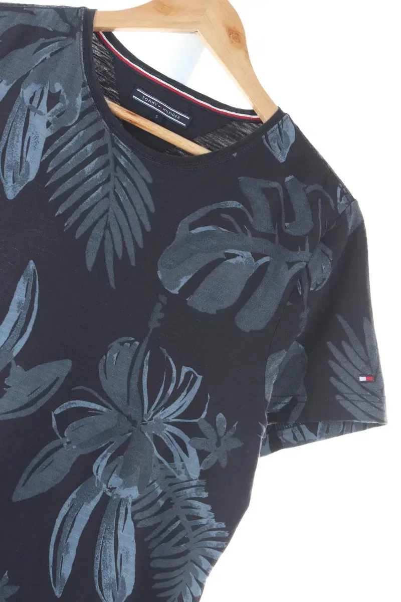 (S) Tommy Hilfiger Short Sleeve T-Shirt Navy Palm Tree Design Limited Edition - CFFA