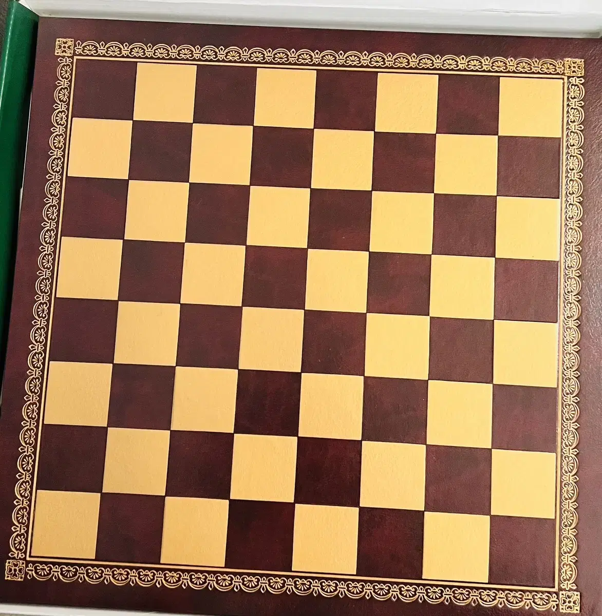 [New] Burgundy Leather Chess Board, Chessboard: Made in Italy