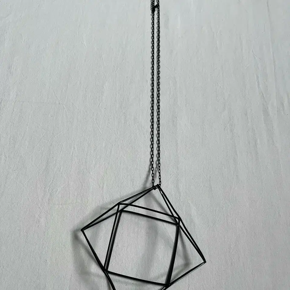 Hexagon Solid Motif Necklace