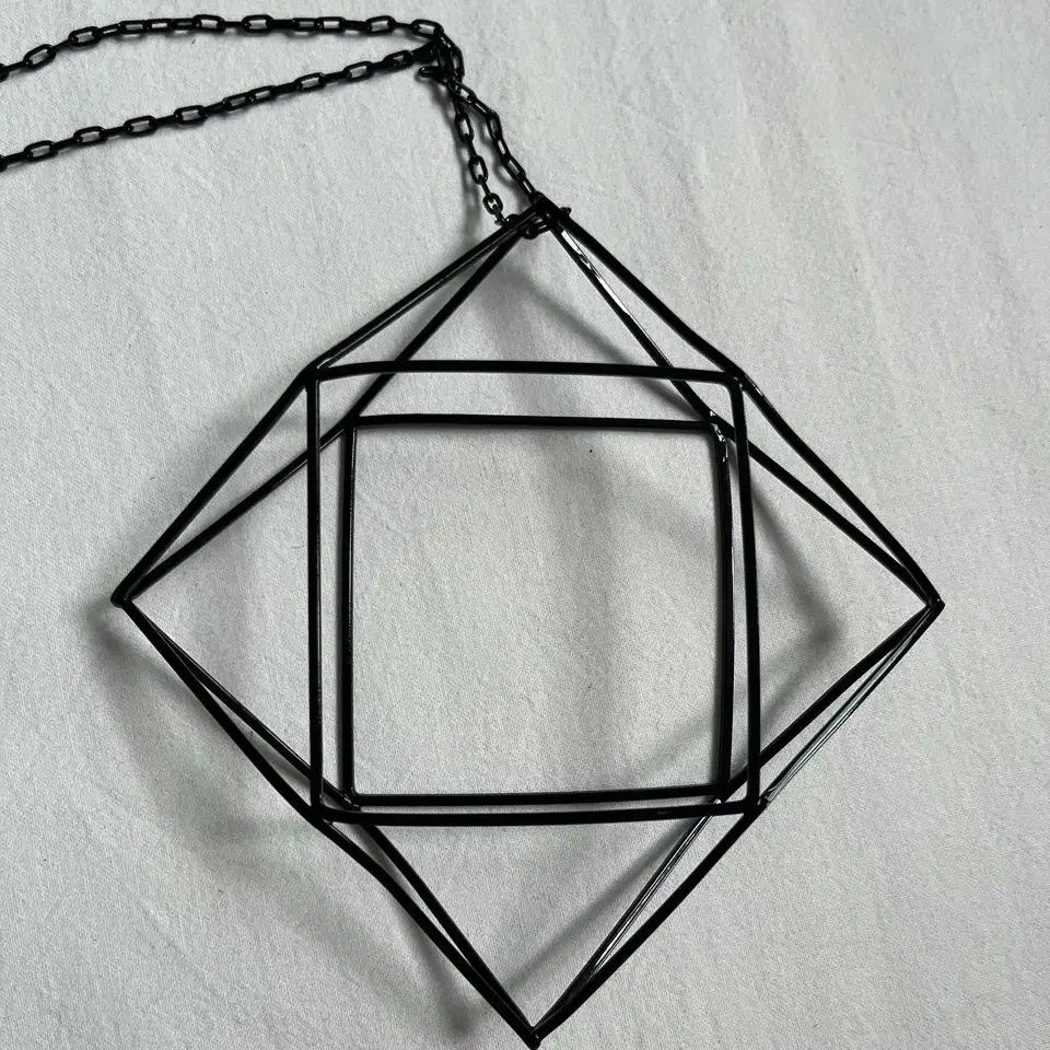 Hexagon Solid Motif Necklace