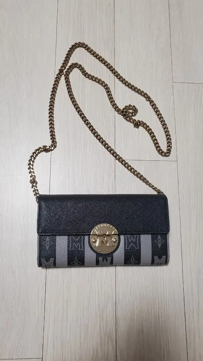 Genuine, Metro City chain wallet and crossbody bag, new product