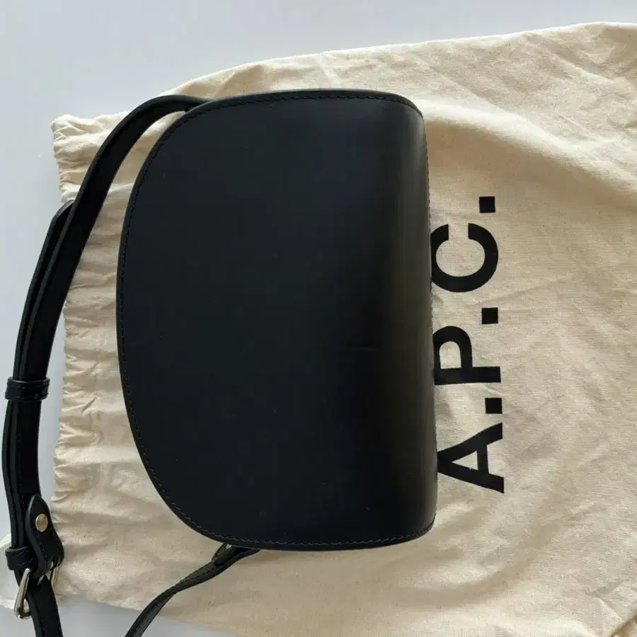 A.P.C. 아페쎄 하프문백 미니