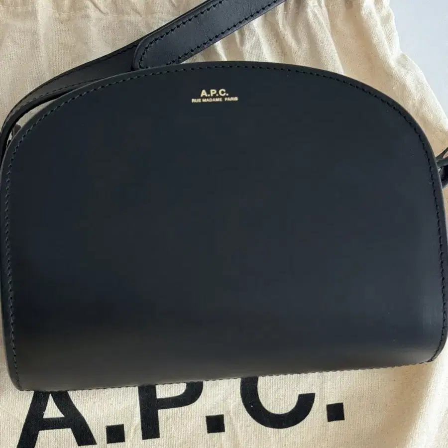 A.P.C. 아페쎄 하프문백 미니