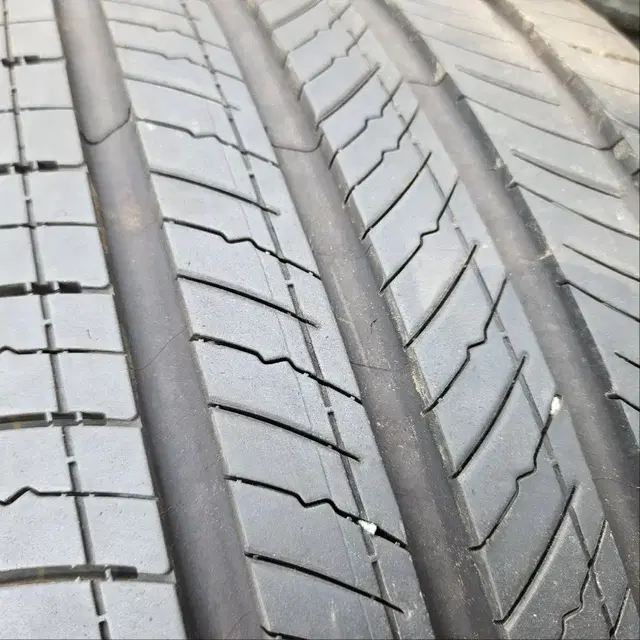 중고타이어 미쉐린 265/50R20 & 2655020 1개 팝니다.