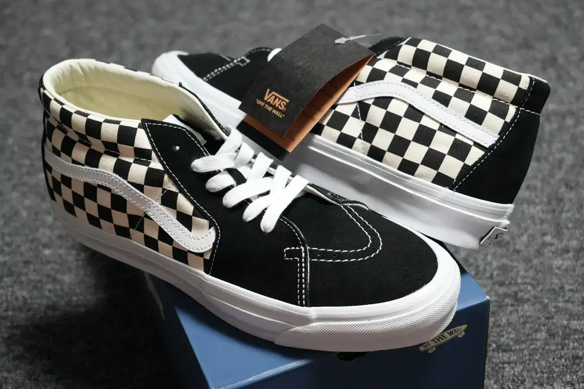 (290) Vahn's Premium Skate Mid Reissue 83 Black Checkerboard