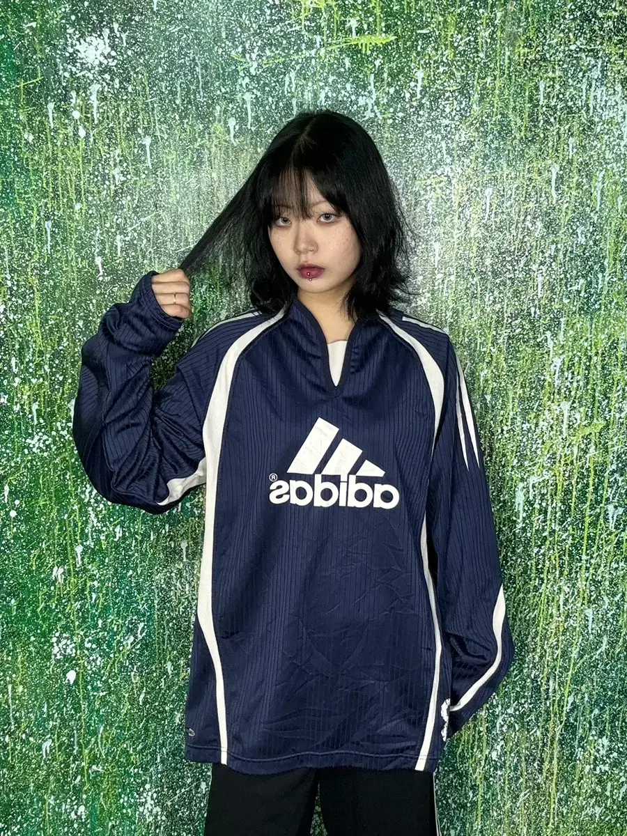 adidas Big Logo Warm Up 105