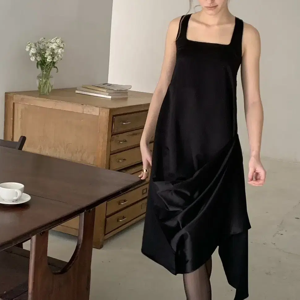 르에 LE.A - Silk side drape dress / black