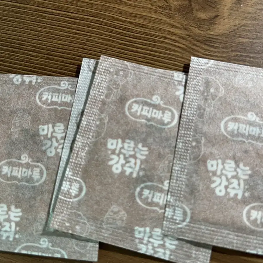 마루는 강쥐 치즈마루 띠부씰 팝니다