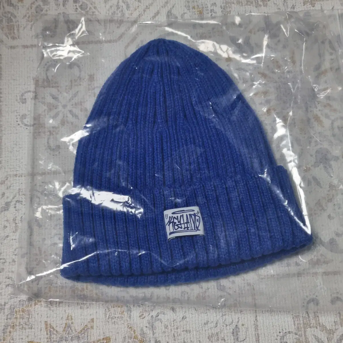 Unsealed shinee key Keyland Beanie