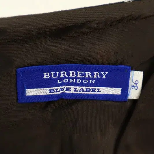 BURBERRY 버버리 블루 라벨 미니스커트 27 XF04479