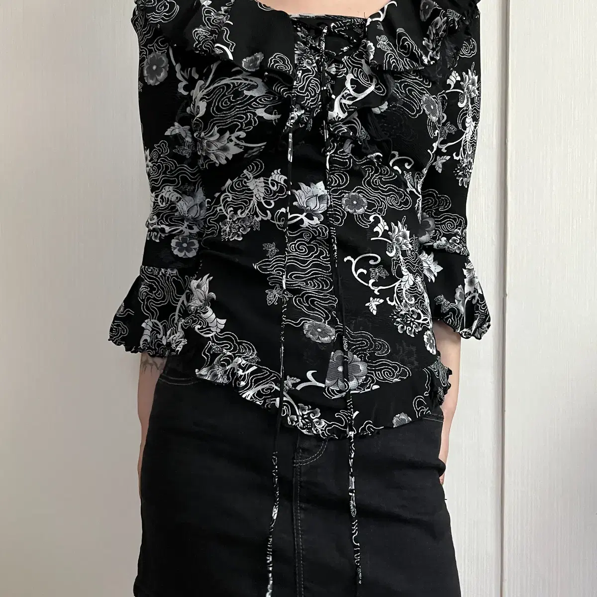 ozz on oriental pattern frill sleeve