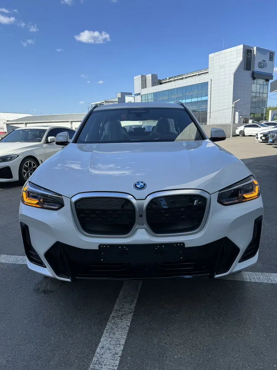 BMW 전기차 ix3  전용 순정 그릴 및 순정매트