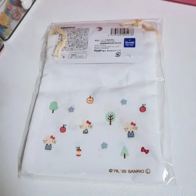 헬로키티 drawstring bag mini 파우치