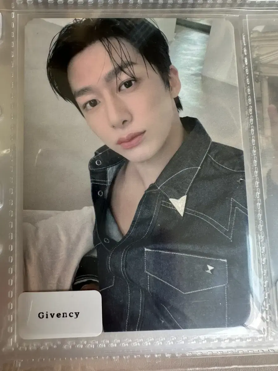 Monsta x hyungwon photocard Givenchy