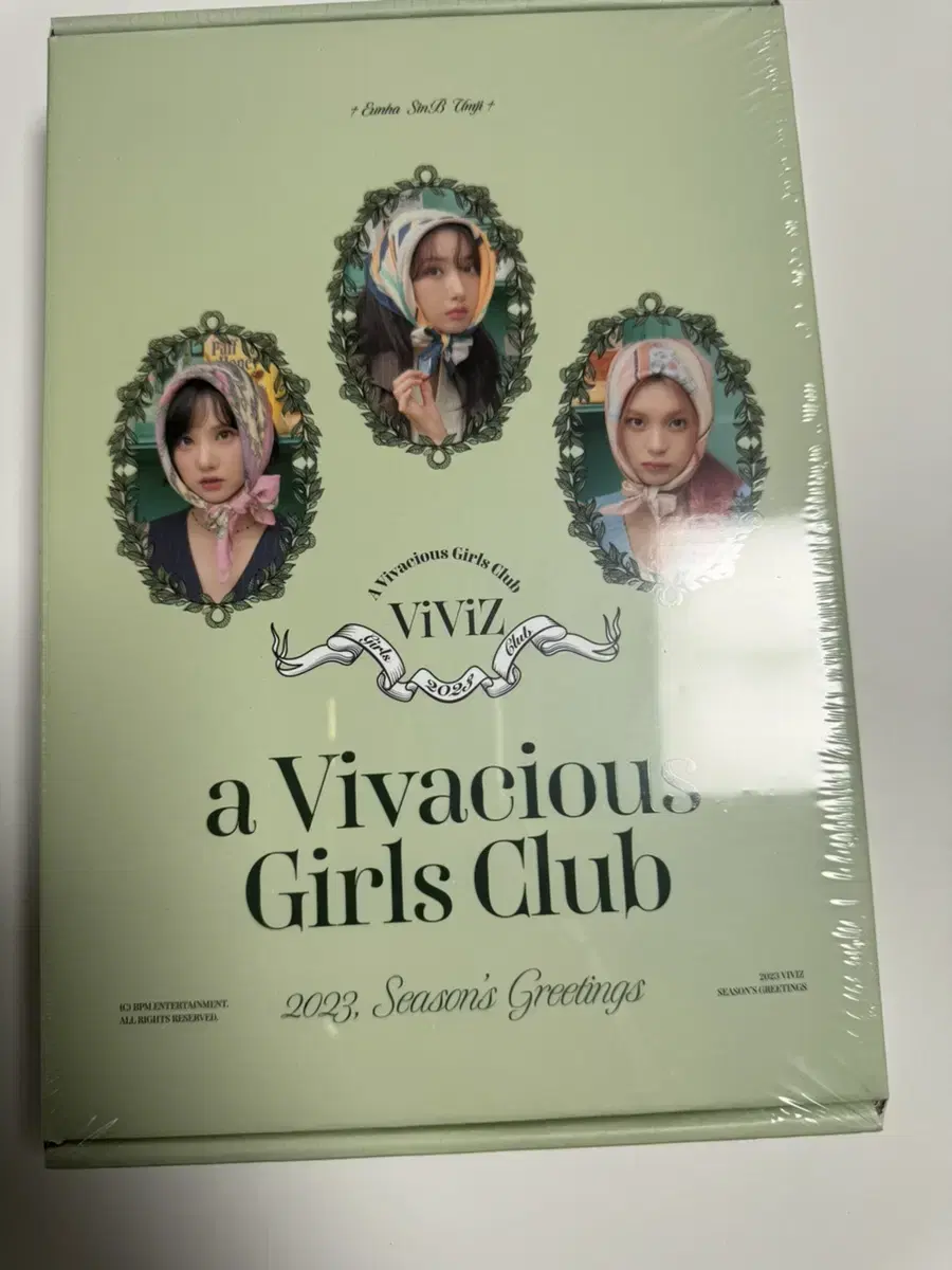 Viviz 2023 season's greetings unsealed