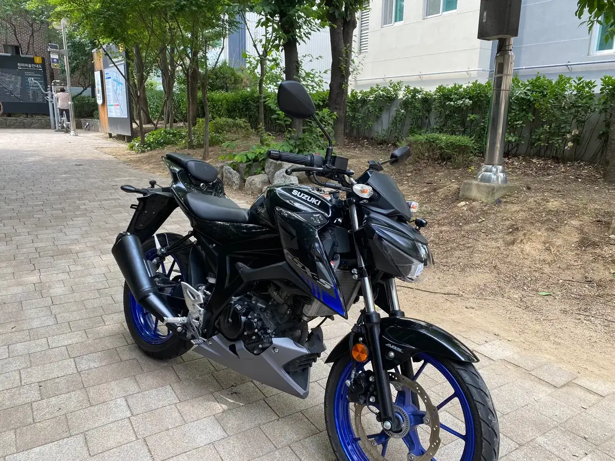 2021년 GSXS125 검정/블루 투톤컬러 판매합니다.