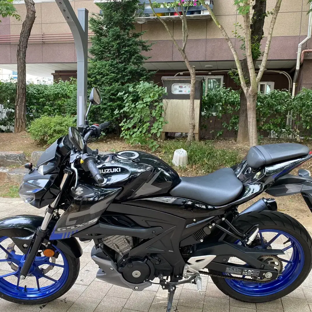 2021년 GSXS125 검정/블루 투톤컬러 판매합니다.