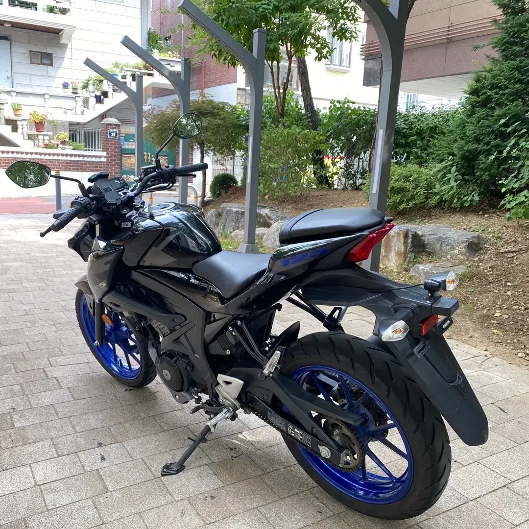 2021년 GSXS125 검정/블루 투톤컬러 판매합니다.