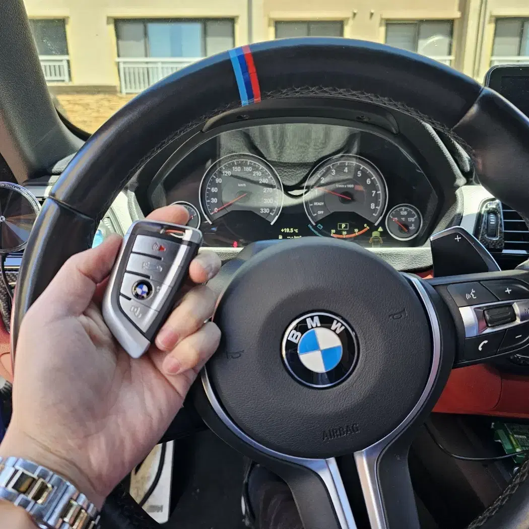 BMW G바디 신형키 복사 제작 파손된 차키 케이스 교체 원상복구 수리