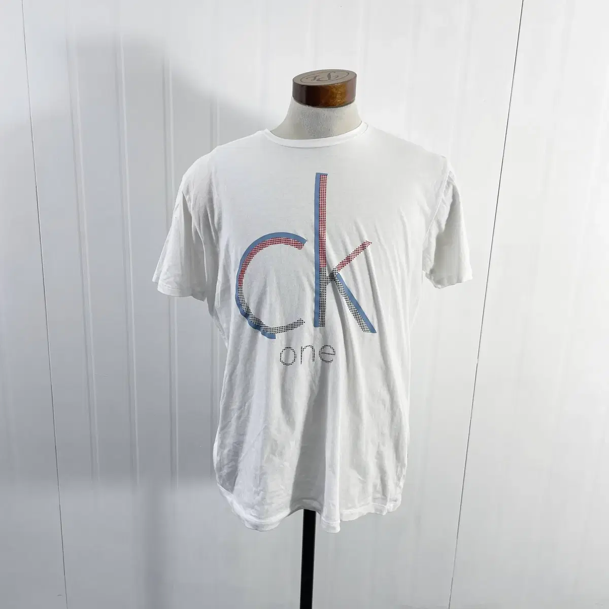 D2 Calvin Klein Men's Short-Sleeved T-Shirt Size 105