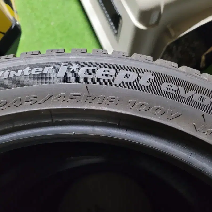 스노우타이어 245/45R18 한국타이어 Winter icept evo3