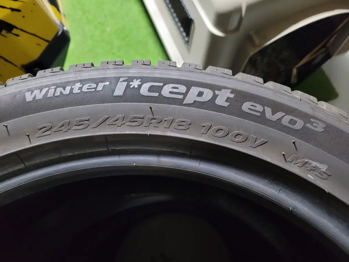 스노우타이어 245/45R18 한국타이어 Winter icept evo3