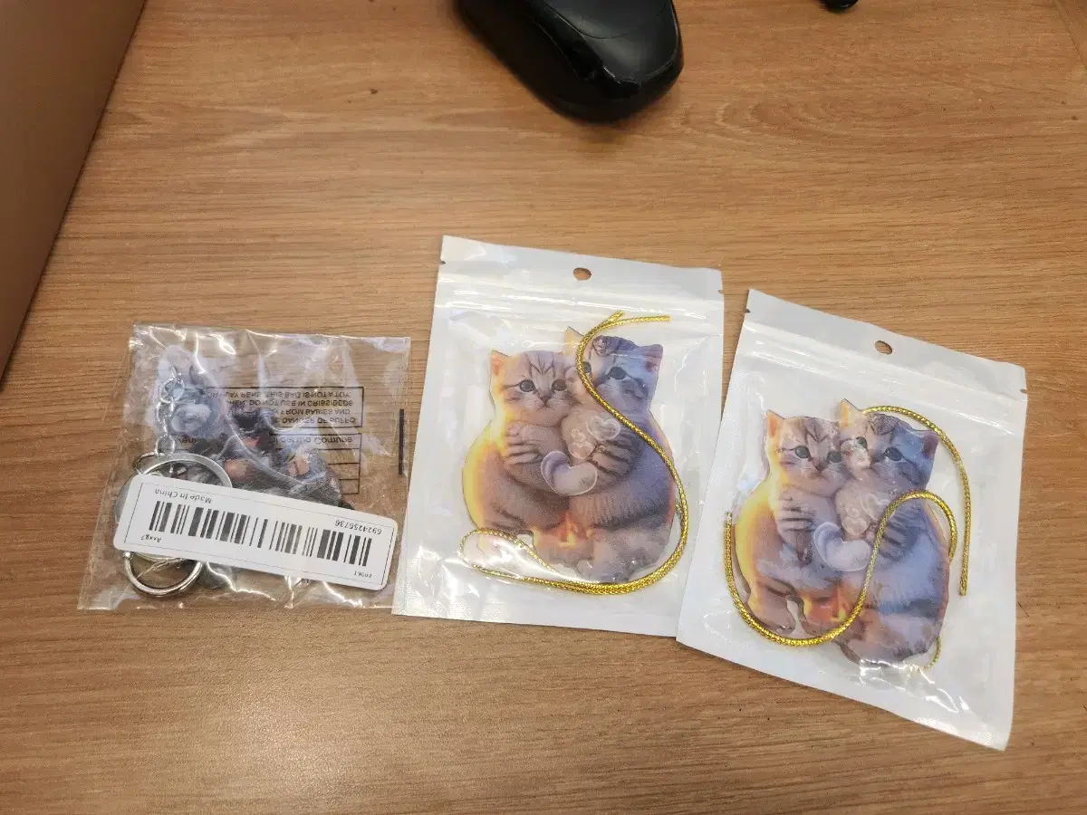 I am selling 3 sets of cat keyrings, dog keyrings, and bag keyrings.