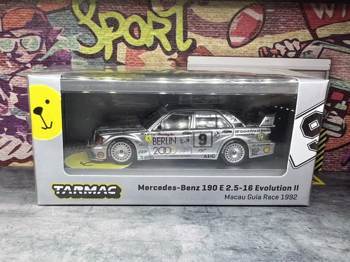 Tarmacworks Harvey64 Mercedes-Benz 190E Evolution 2