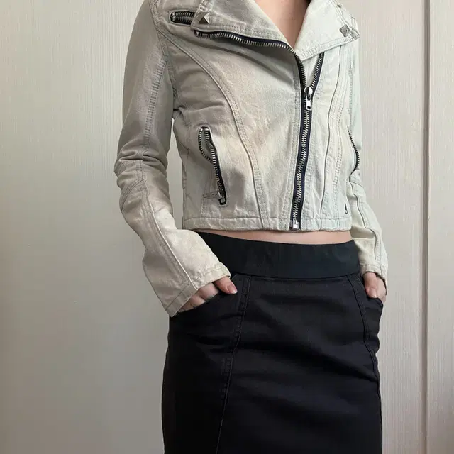 Washing denim stud crop rider jacket