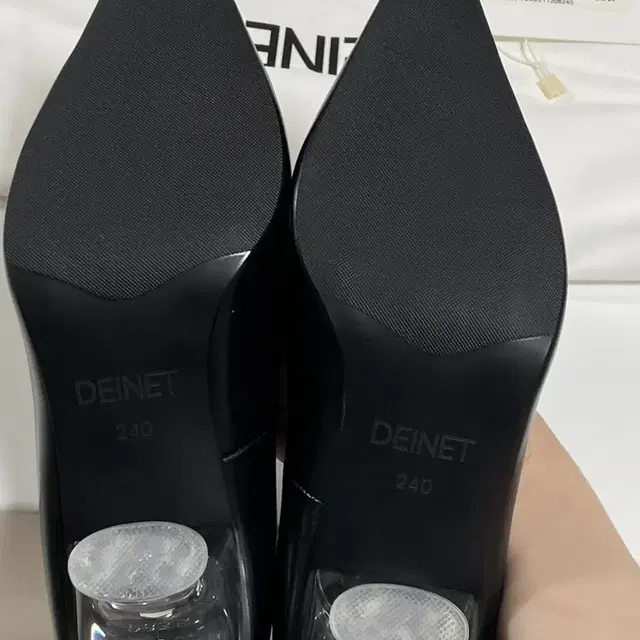 다이닛 LEATHER GLASS HEEL IN BLACK