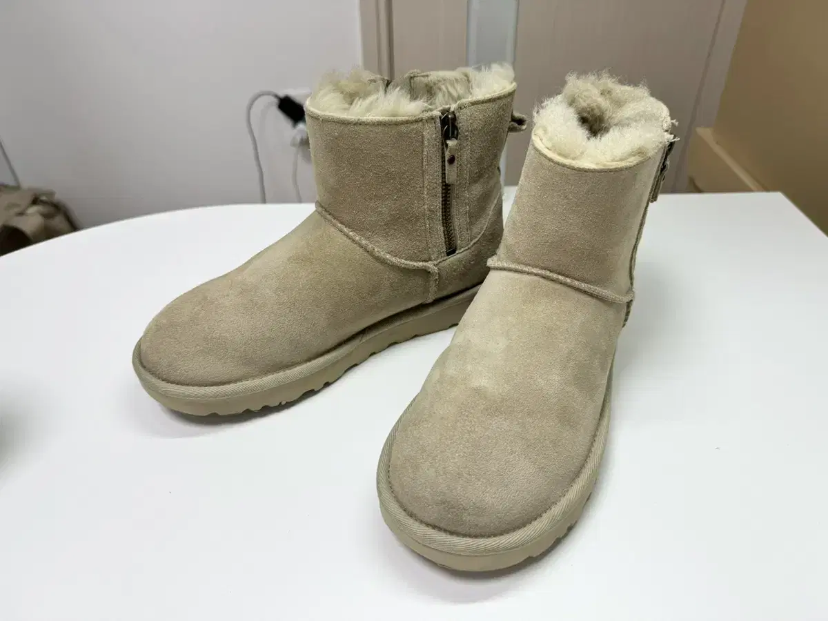 (Panwan) Classic Ugg Mini Double Zipper 220-225