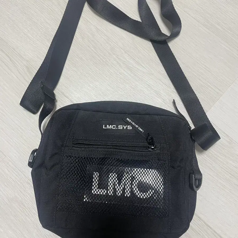 단종 LMC 크로스백