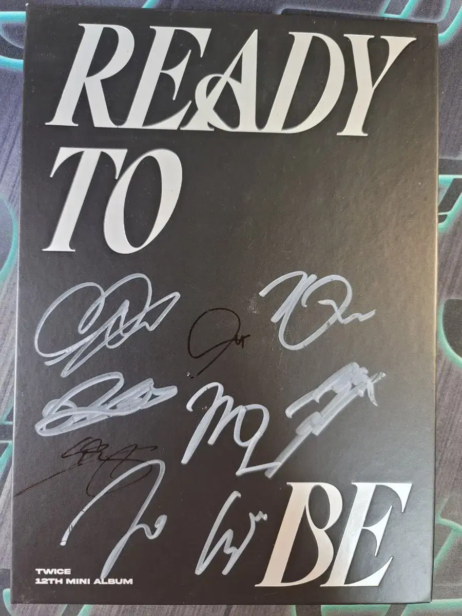 An album autographed by all non-selling members of TWICE.