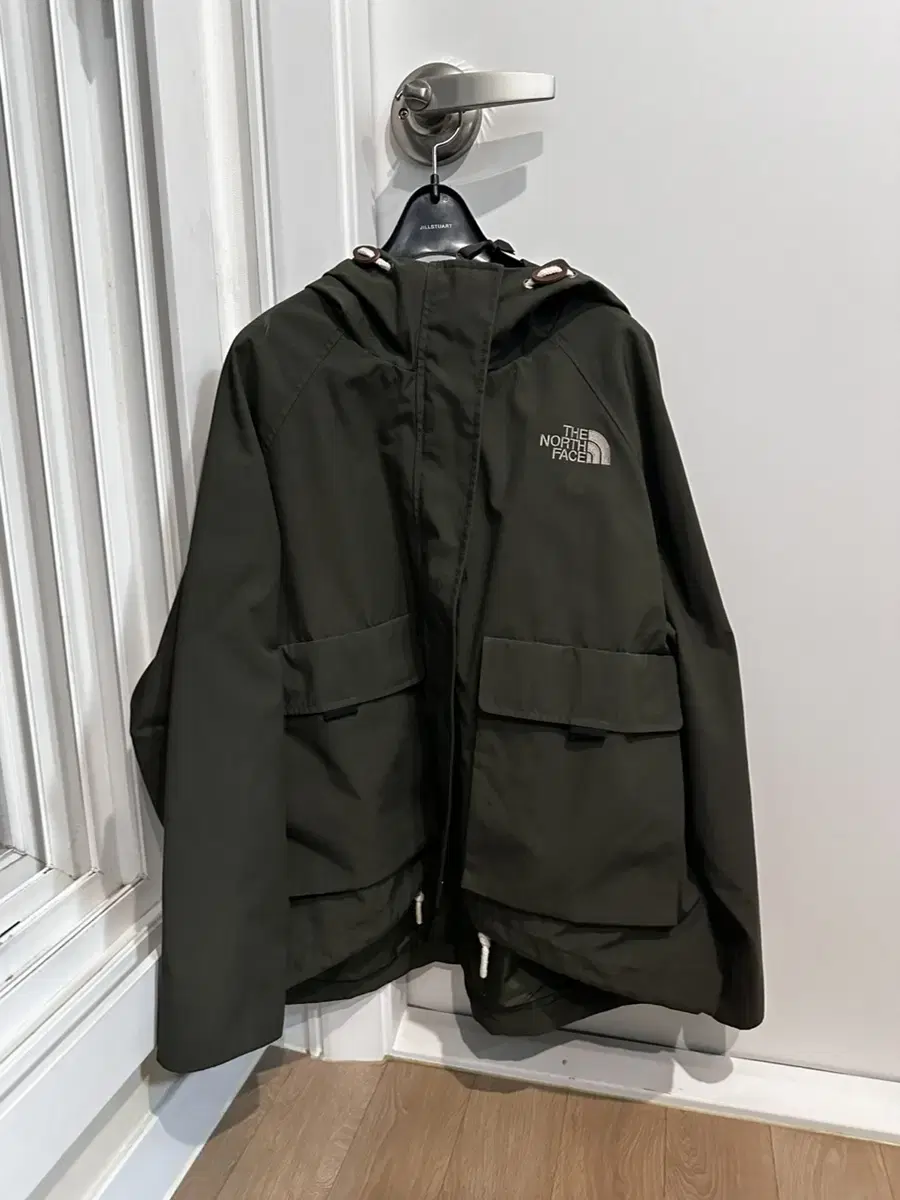 Windbreaker North Face