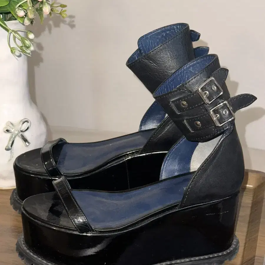 Sacai 사카이 cowhide buckle platform sandal