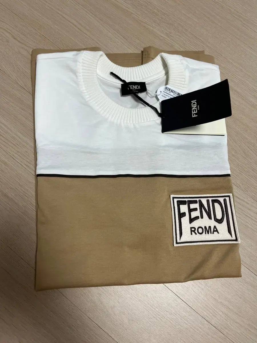 New Arrivals) Fendi Logo Vahn Tee M