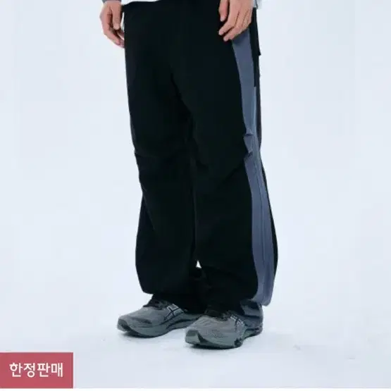 TCM slit tuck chino pants (black)