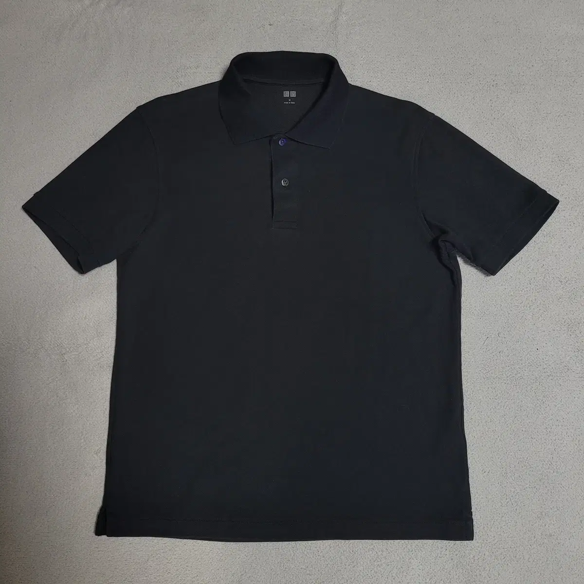 [95] Uniqlo black short-sleeved kara t-shirtM