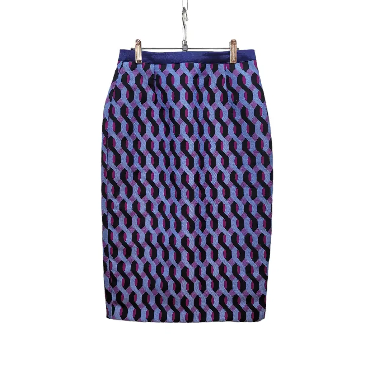 A high-quality skirt that looks as neat as a new product