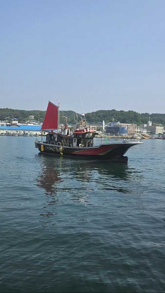 We sell fishing boats with a combined 4.99 tons of capacity for fishing with gillnets, traps, and shellfish nets in Gangwon Province.